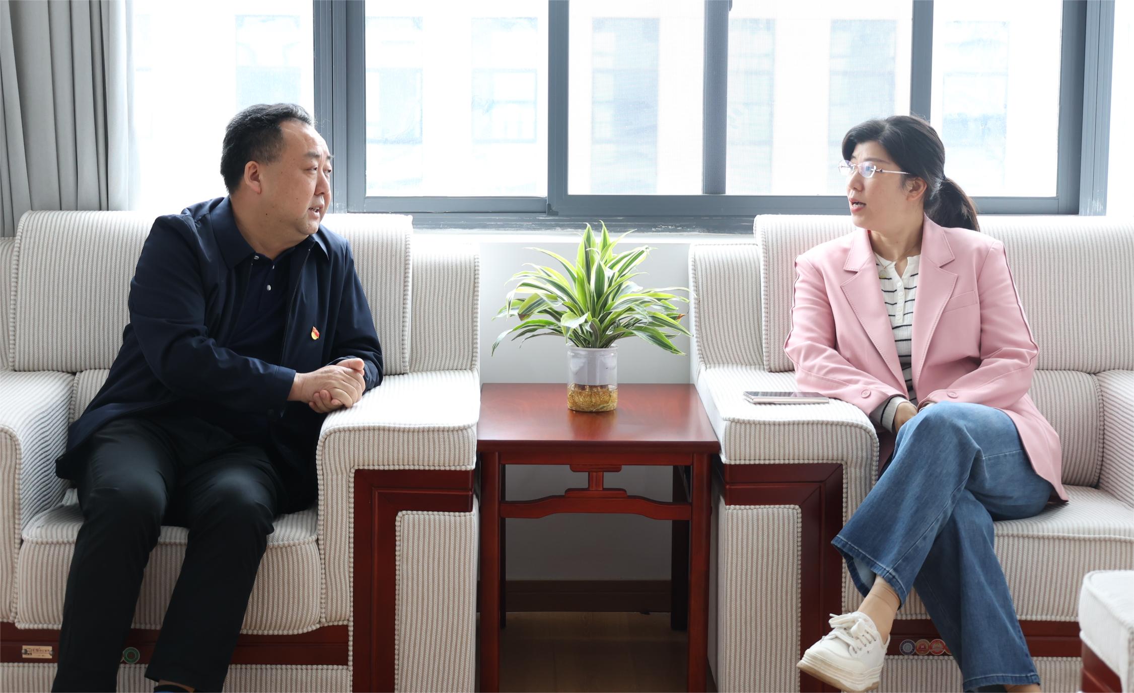 市卫健委副主任郑瑶到市中心血站调研