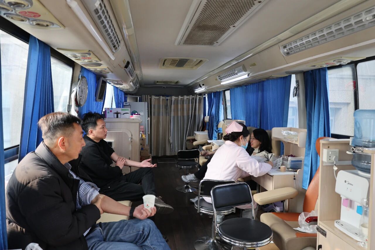 九江市商务局、市统计局、财政局开展无偿献血活动