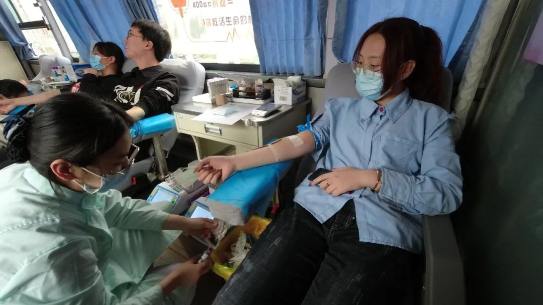 山东轻工职业学院——师生齐心献热血