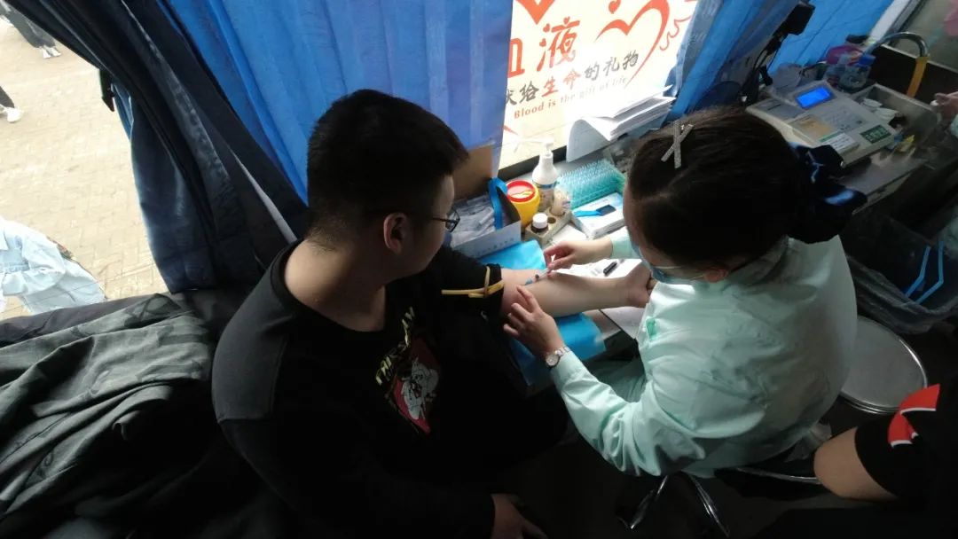 山东轻工职业学院——师生齐心献热血