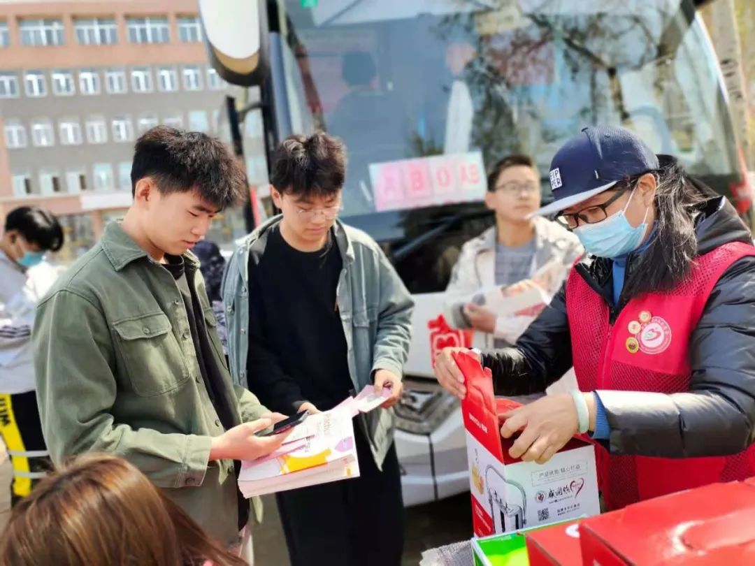 山东轻工职业学院——师生齐心献热血