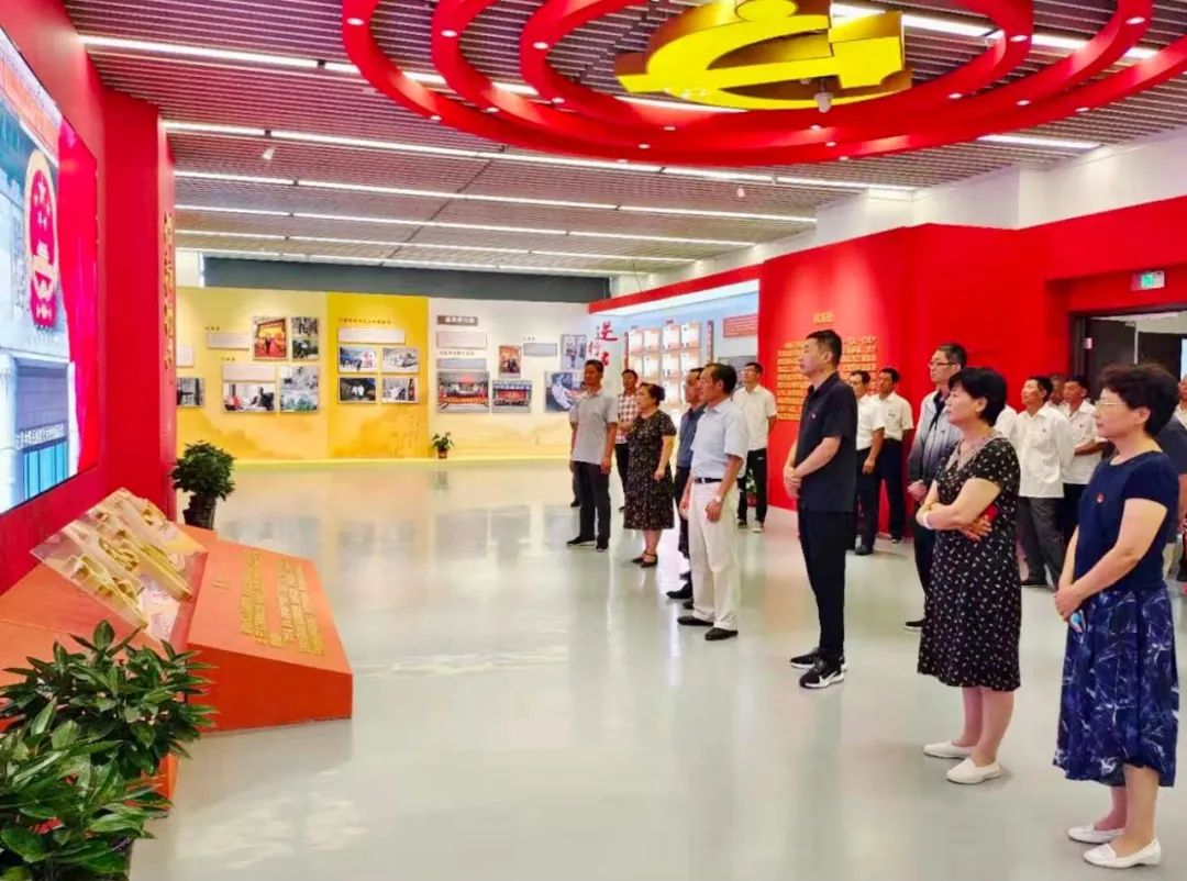 淄博市中心血站参观“数风流人物——淄博市庆祝中国共产党成立100周年主题展”