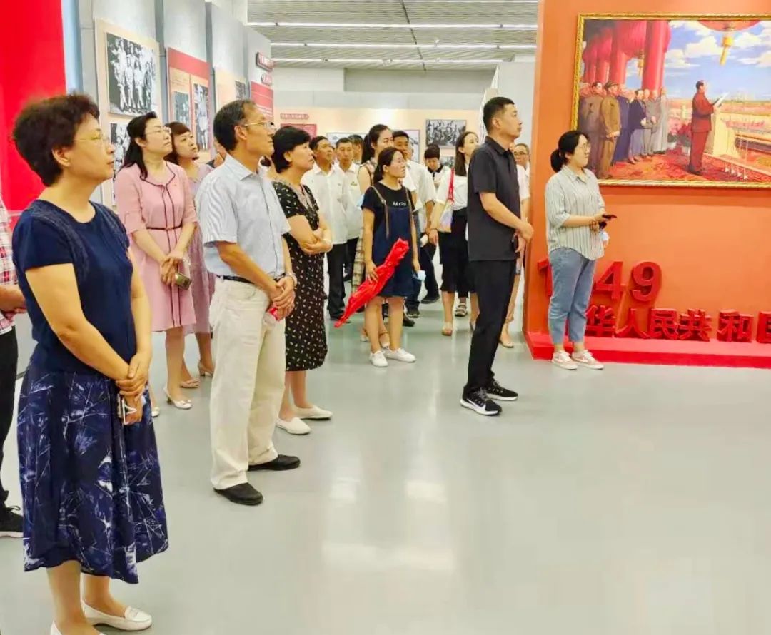 淄博市中心血站参观“数风流人物——淄博市庆祝中国共产党成立100周年主题展”
