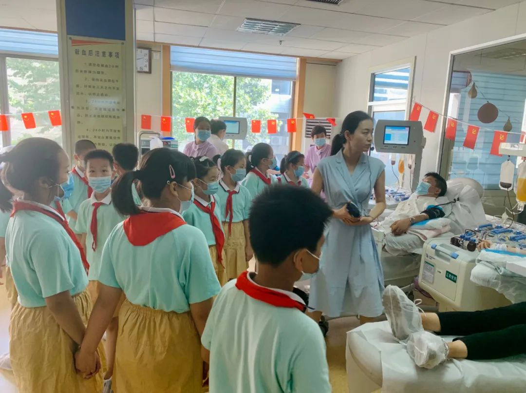 血站开放日暑期活动——西六路小学学生走进血站探秘血液旅程