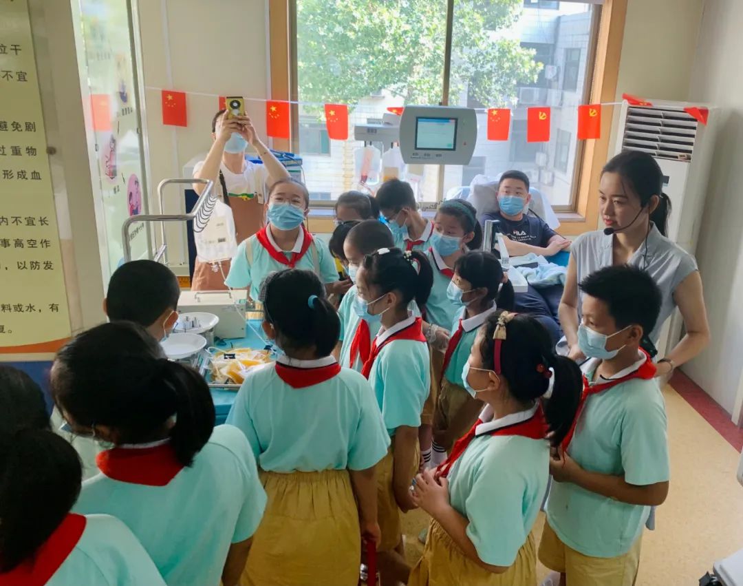 血站开放日暑期活动——西六路小学学生走进血站探秘血液旅程