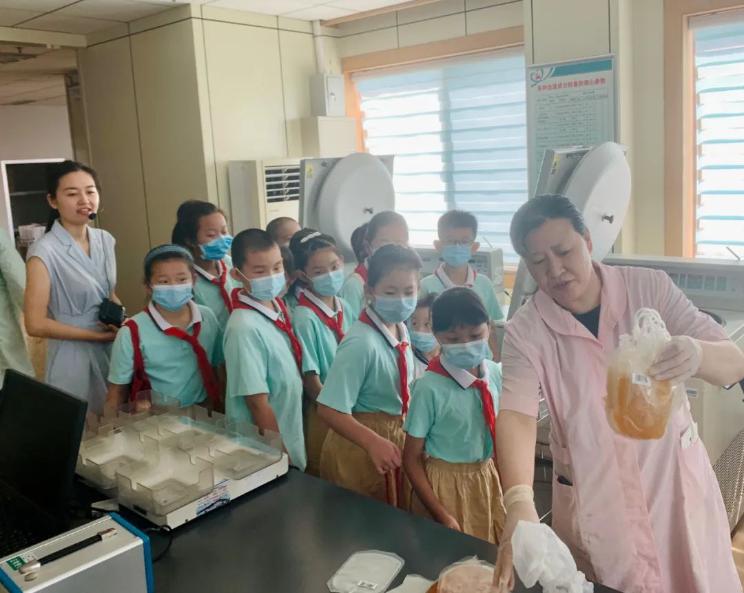 血站开放日暑期活动——西六路小学学生走进血站探秘血液旅程