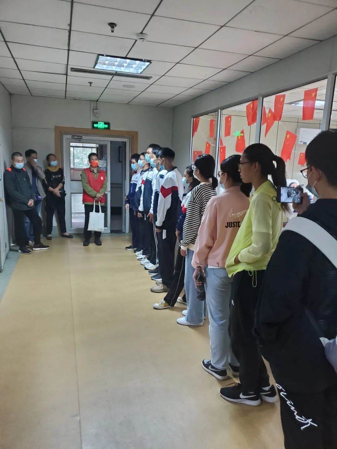 近200名家长学生走进中心血站 解锁无偿献血的“奥秘”