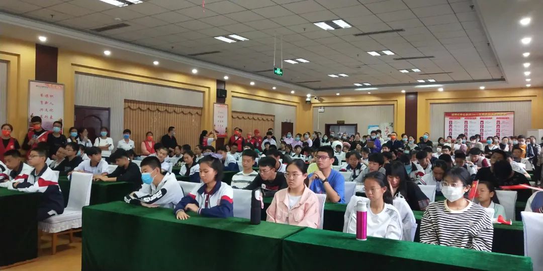 近200名家长学生走进中心血站 解锁无偿献血的“奥秘”