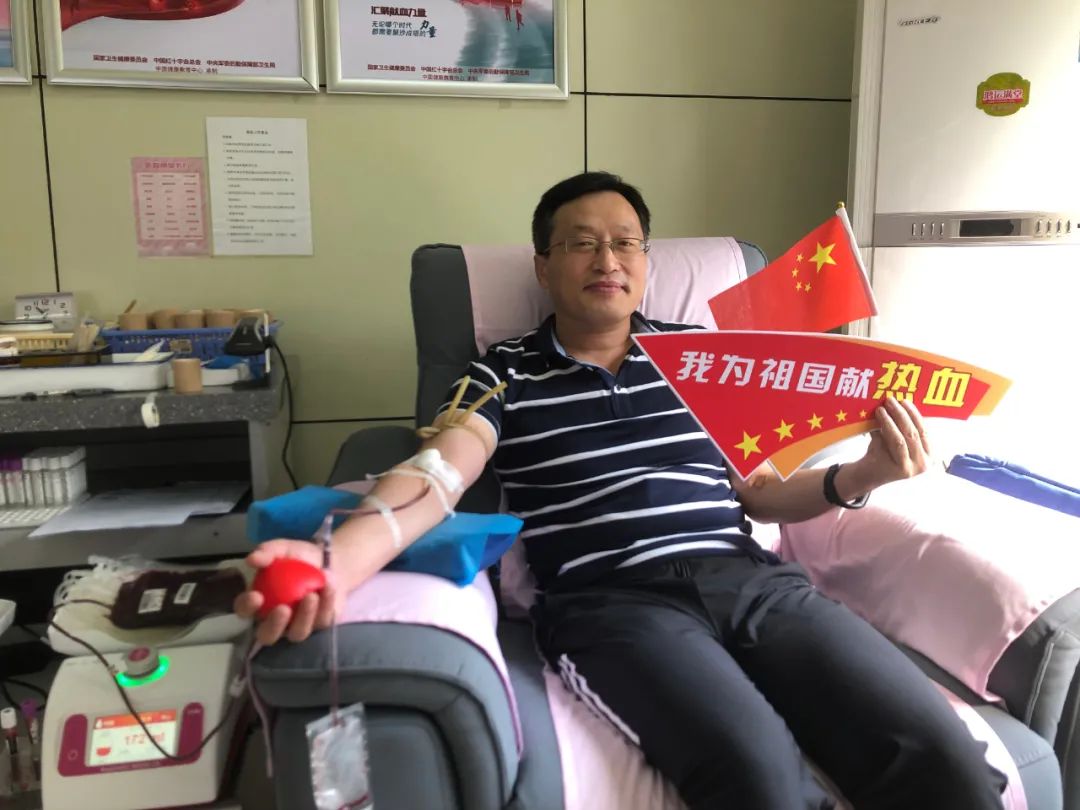 国庆七天乐 奉献最快乐——全市1209人次献血449050毫升！