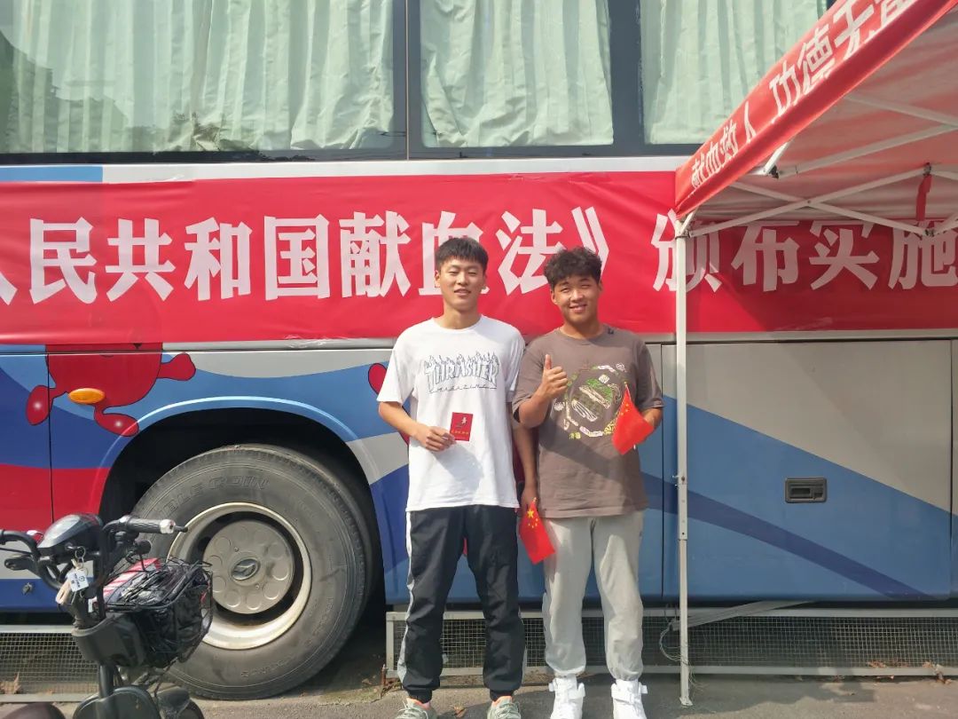 国庆七天乐 奉献最快乐——全市1209人次献血449050毫升！