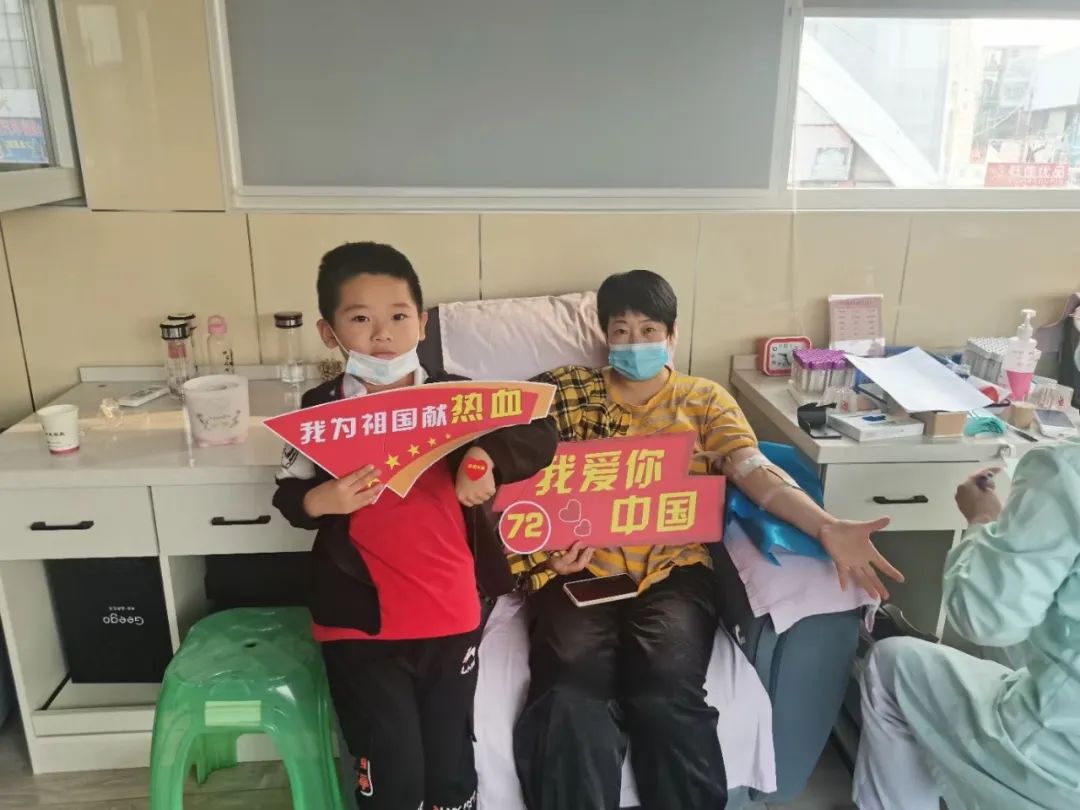 国庆七天乐 奉献最快乐——全市1209人次献血449050毫升！