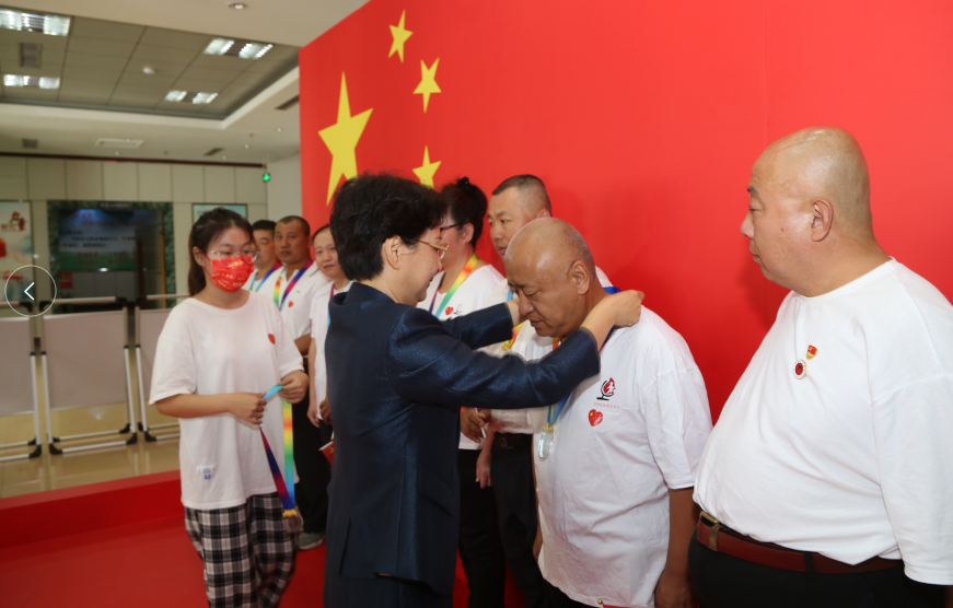 捐献热血 献礼国庆——淄博百次献血者组团捐献血小板