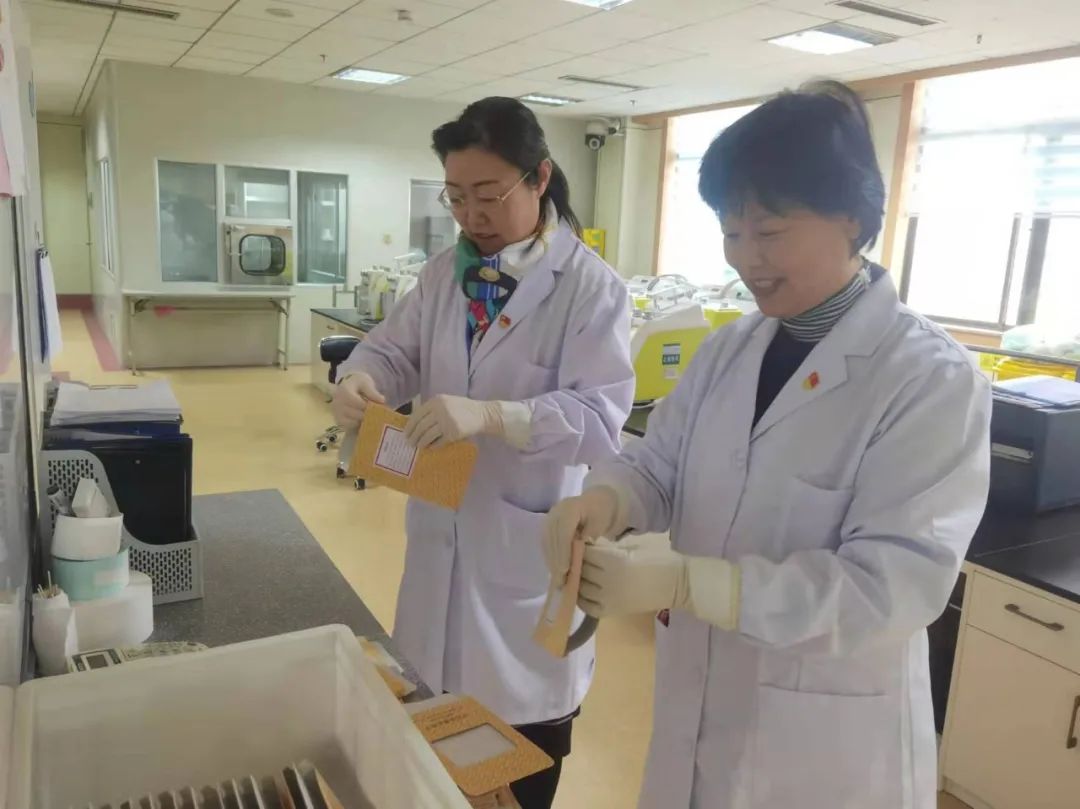 党员下科室 服务上一线