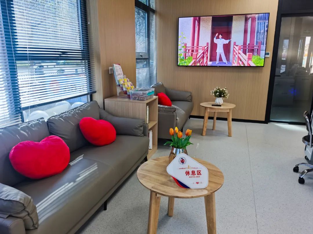 市人大调研指导我市无偿献血暨城市健康客厅工作