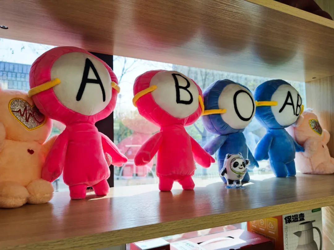 市人大调研指导我市无偿献血暨城市健康客厅工作