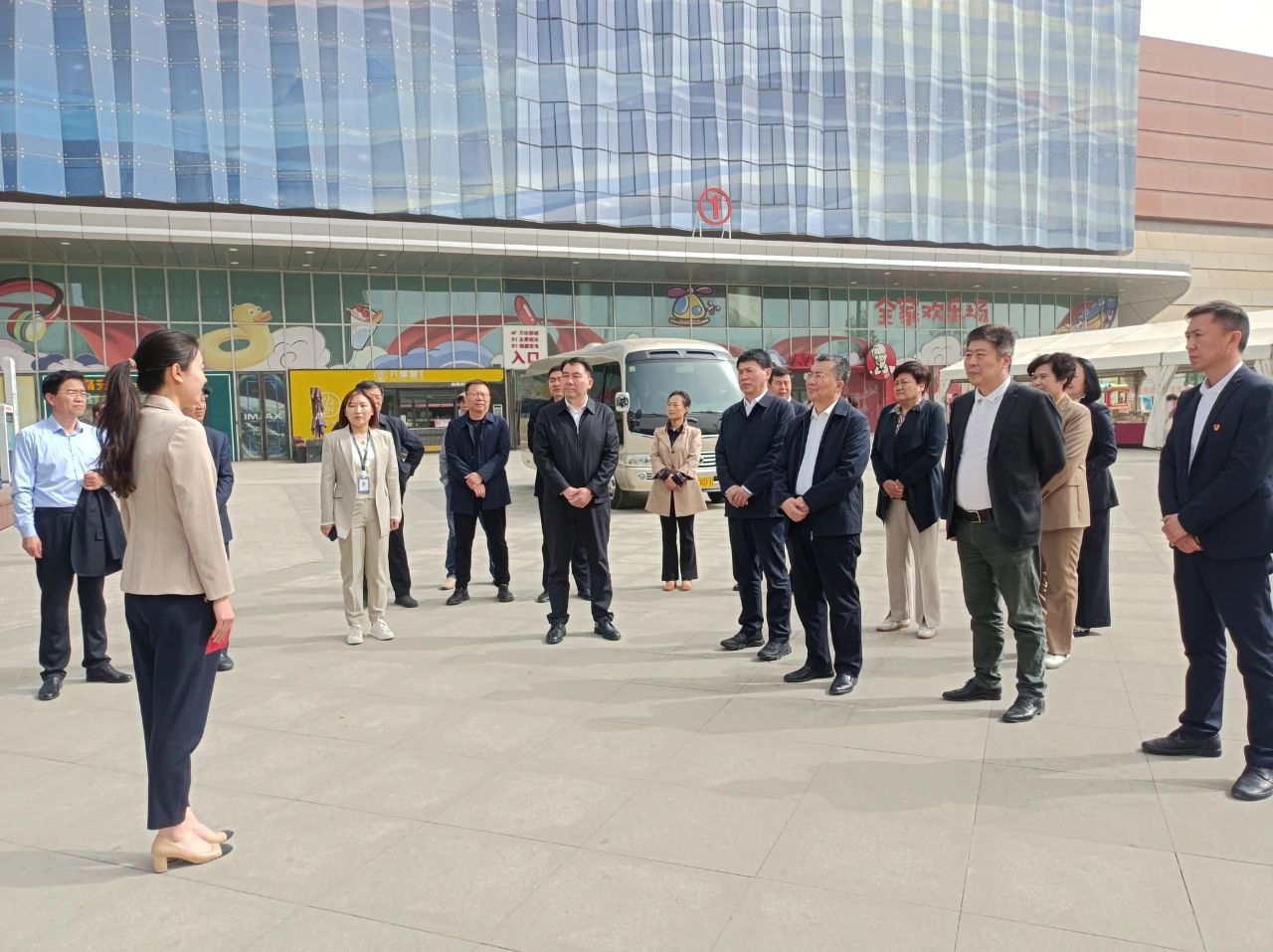 市人大调研指导我市无偿献血暨城市健康客厅工作