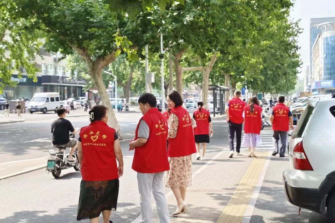 为热血公益注入新生力量 近400名学生走进淄博市中心血站