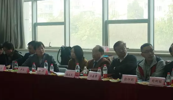 《全血及成分血使用标准释义》第一次编委会
